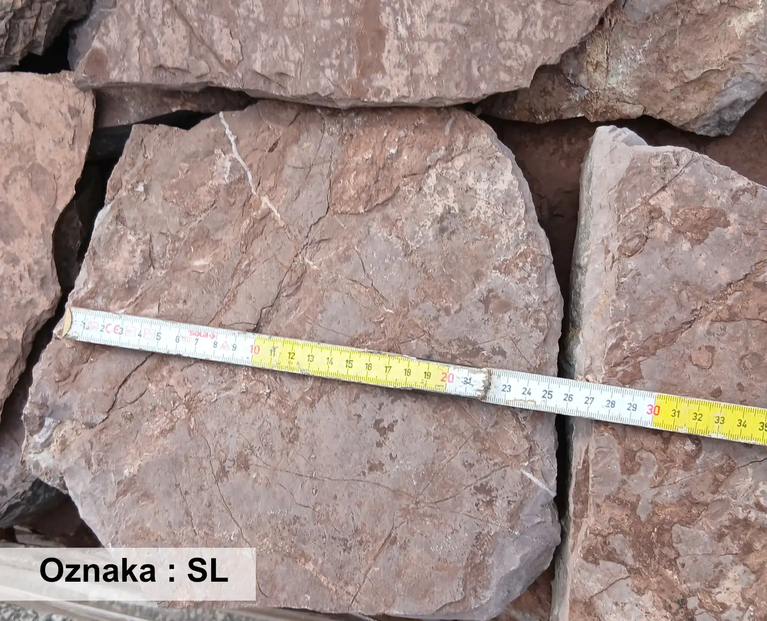 Prirodni lomljeni kamen u sivo-smeđim nijansama - Slika 3