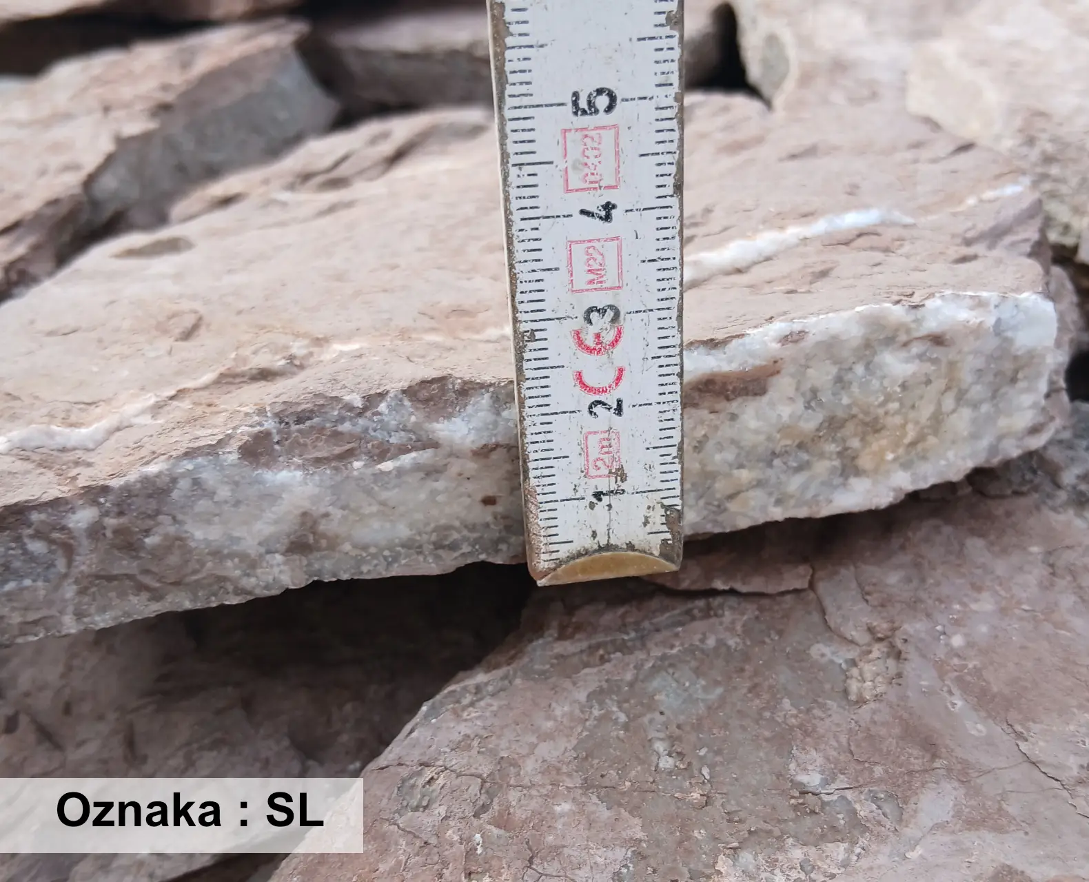 Prirodni lomljeni kamen u sivo-smeđim nijansama - Slika 4