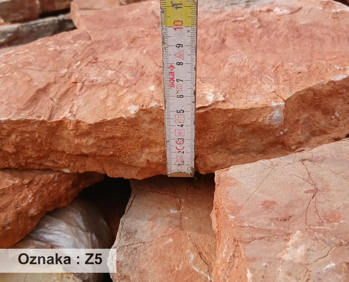 Lomljeni kamen – crvenkasto-smeđi masiv - Slika 2